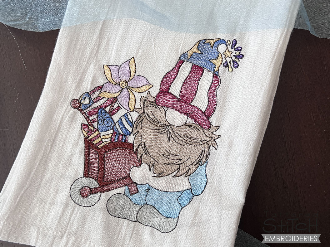 GnomeWithFireworks__84282.1653666698